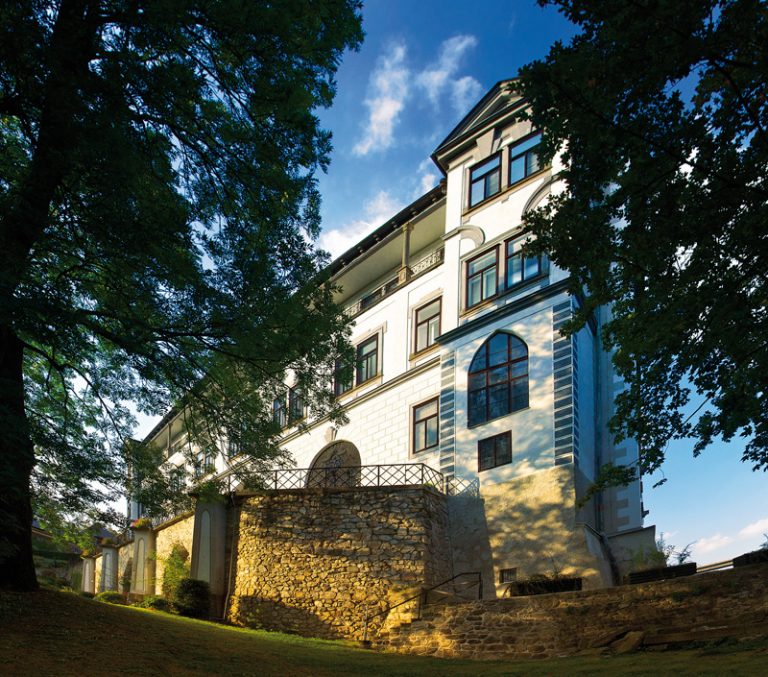Oprava fasády zámku ve Velkém Meziříčí, rodina Podstatzký – Lichtenstein,  Velké Meziříčí